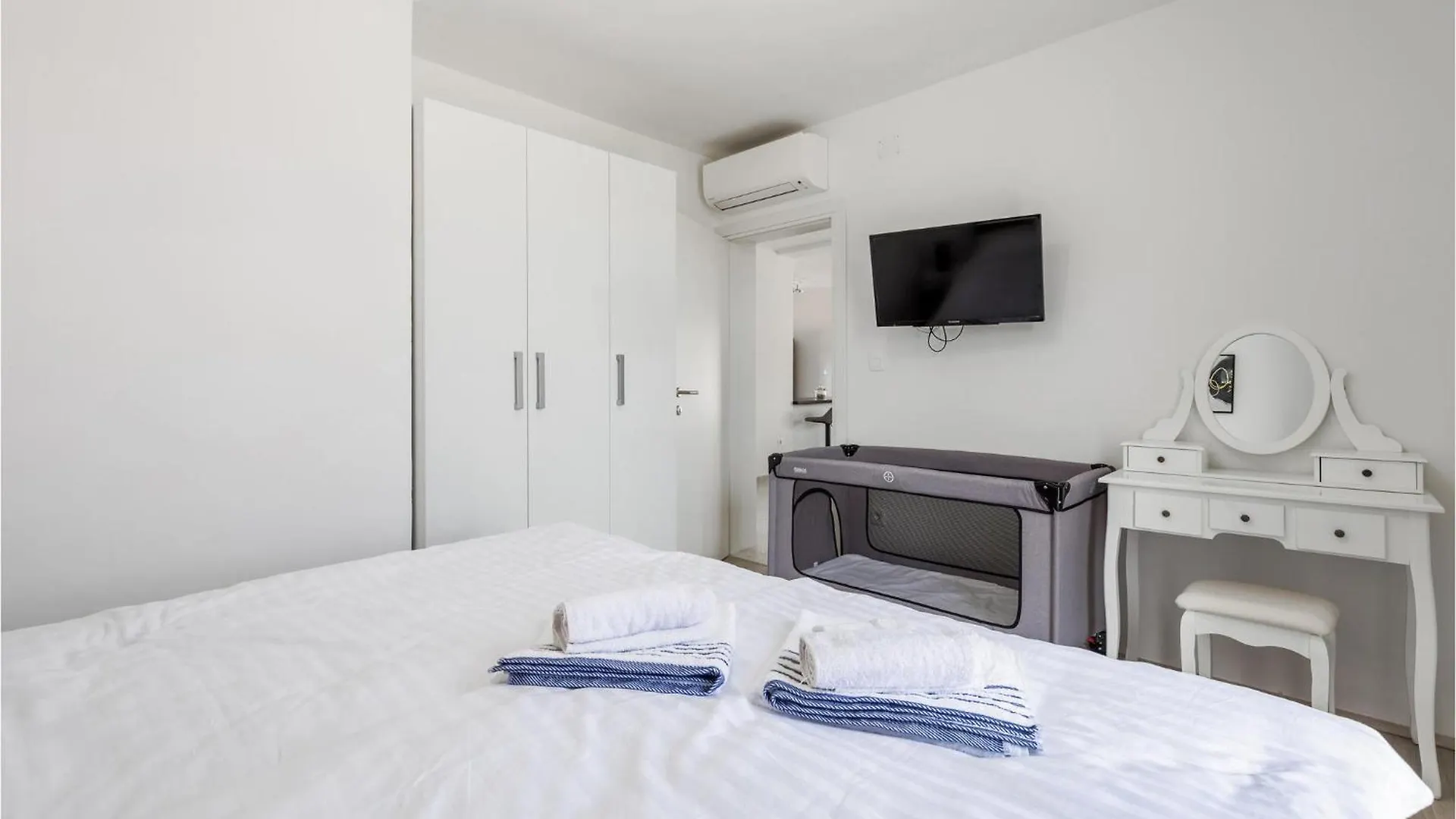 Tatil Evi Cozy Home In Rab With Outdoor Swimming Pool Lopar
